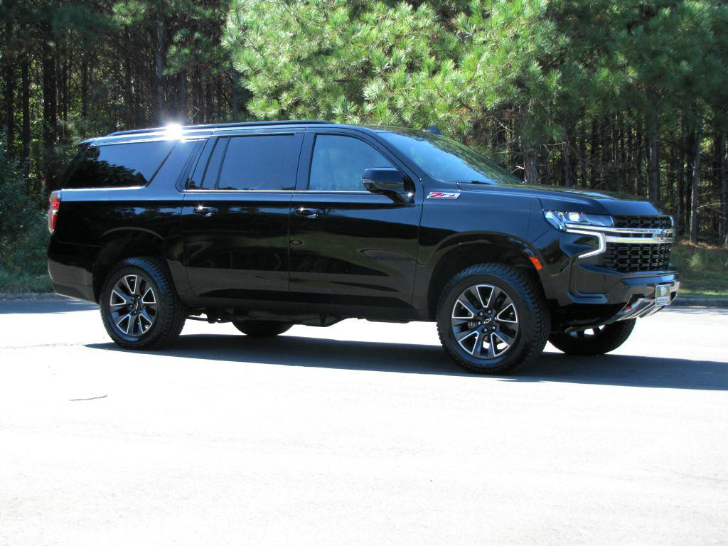 2021 Chevrolet Suburban Image 3