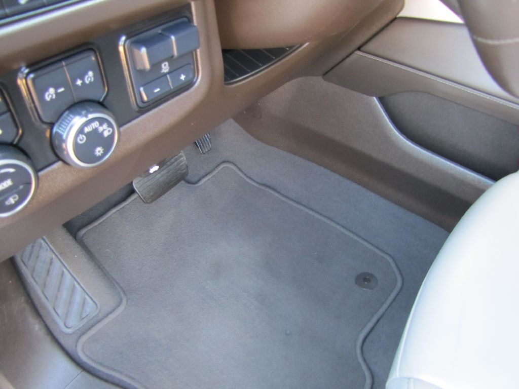 2021 Chevrolet Suburban Image 16