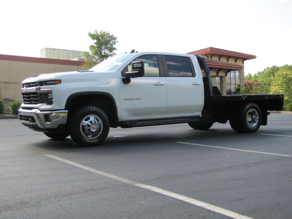 2024 Chevrolet Silverado 1500 Image 3
