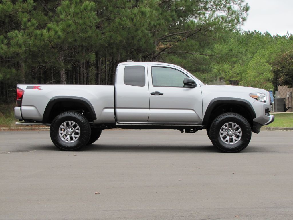 2020 Toyota Tacoma Image 4