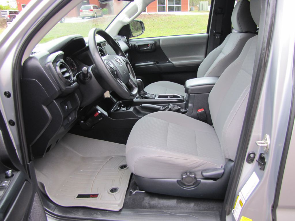 2020 Toyota Tacoma Image 8