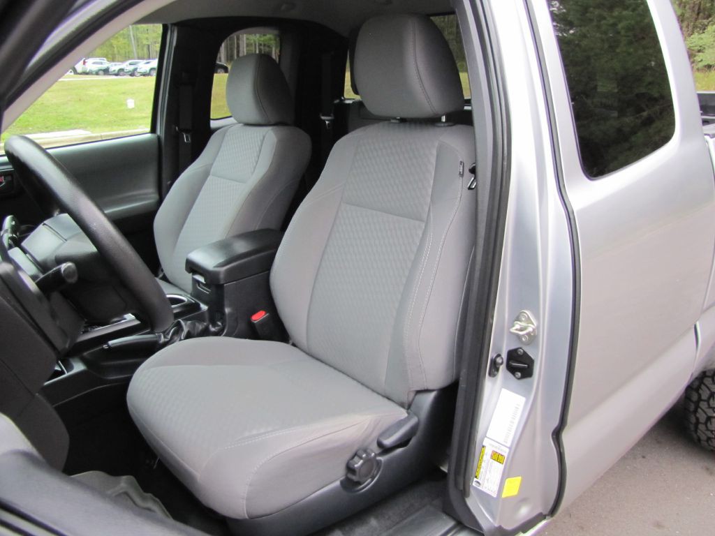 2020 Toyota Tacoma Image 10