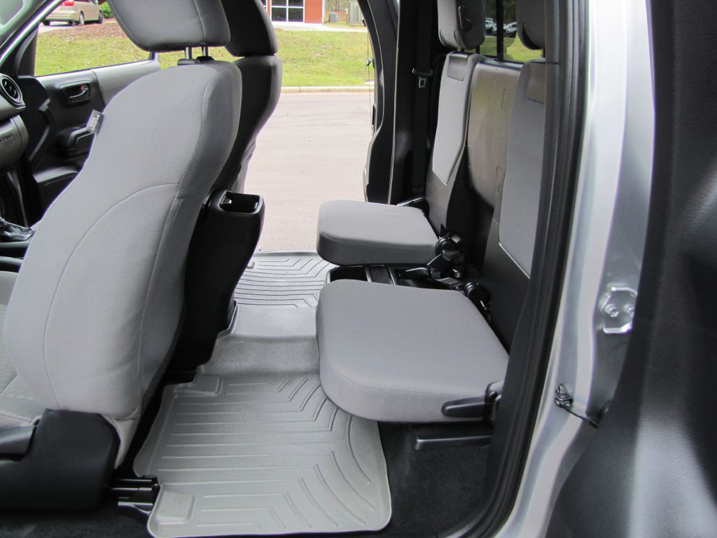 2020 Toyota Tacoma Image 18