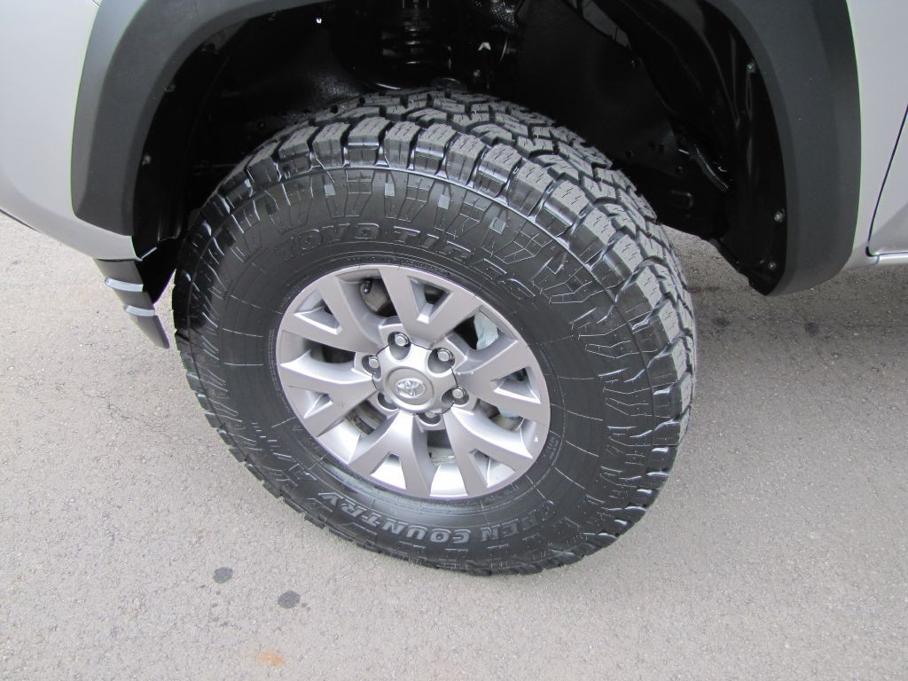 2020 Toyota Tacoma Image 20