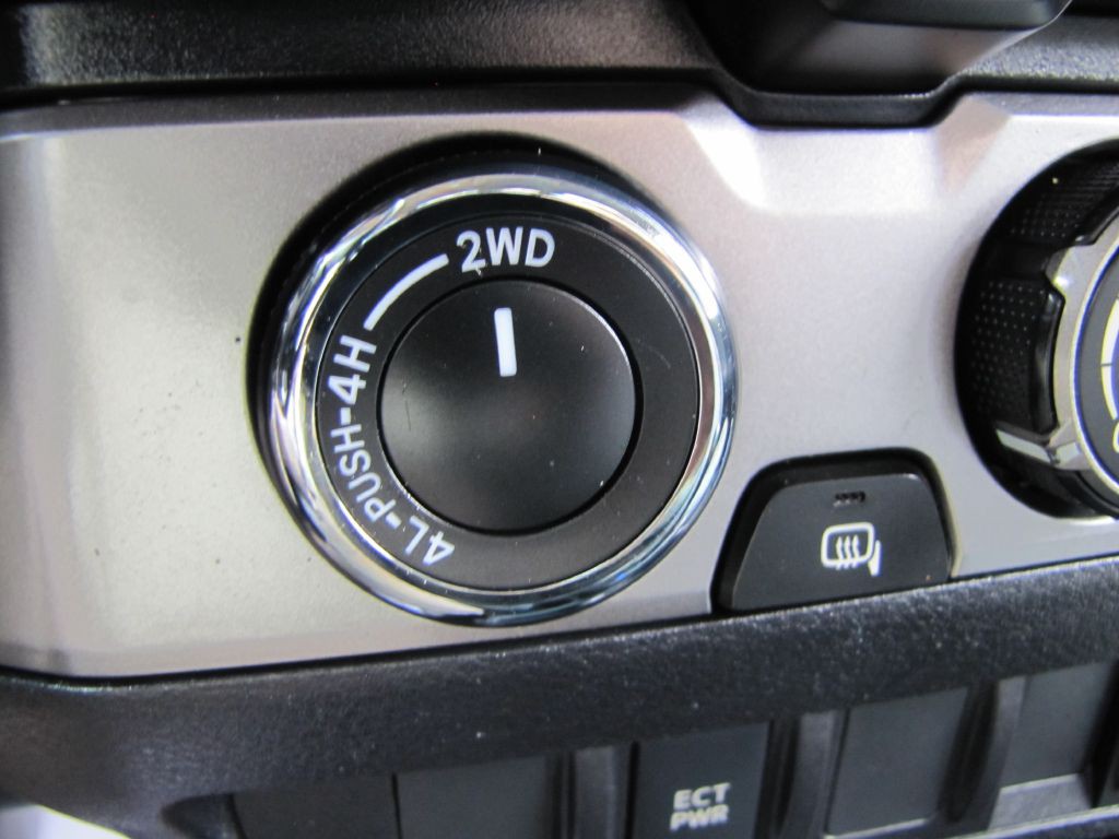 2020 Toyota Tacoma Image 36