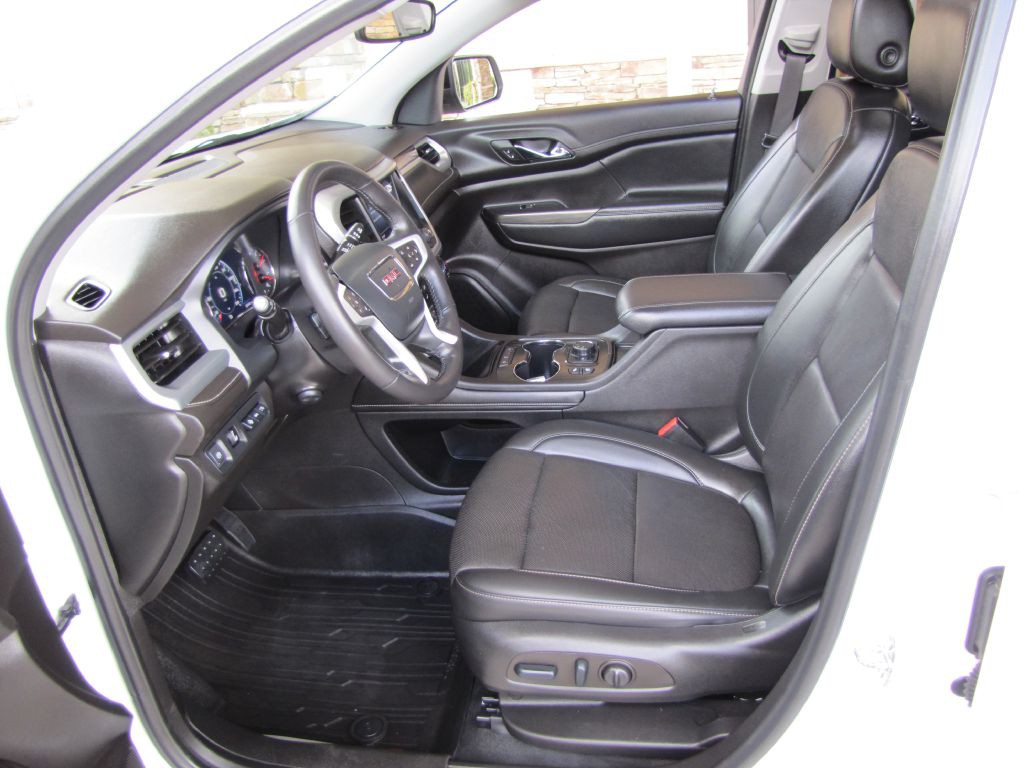 2022 GMC Acadia Image 12