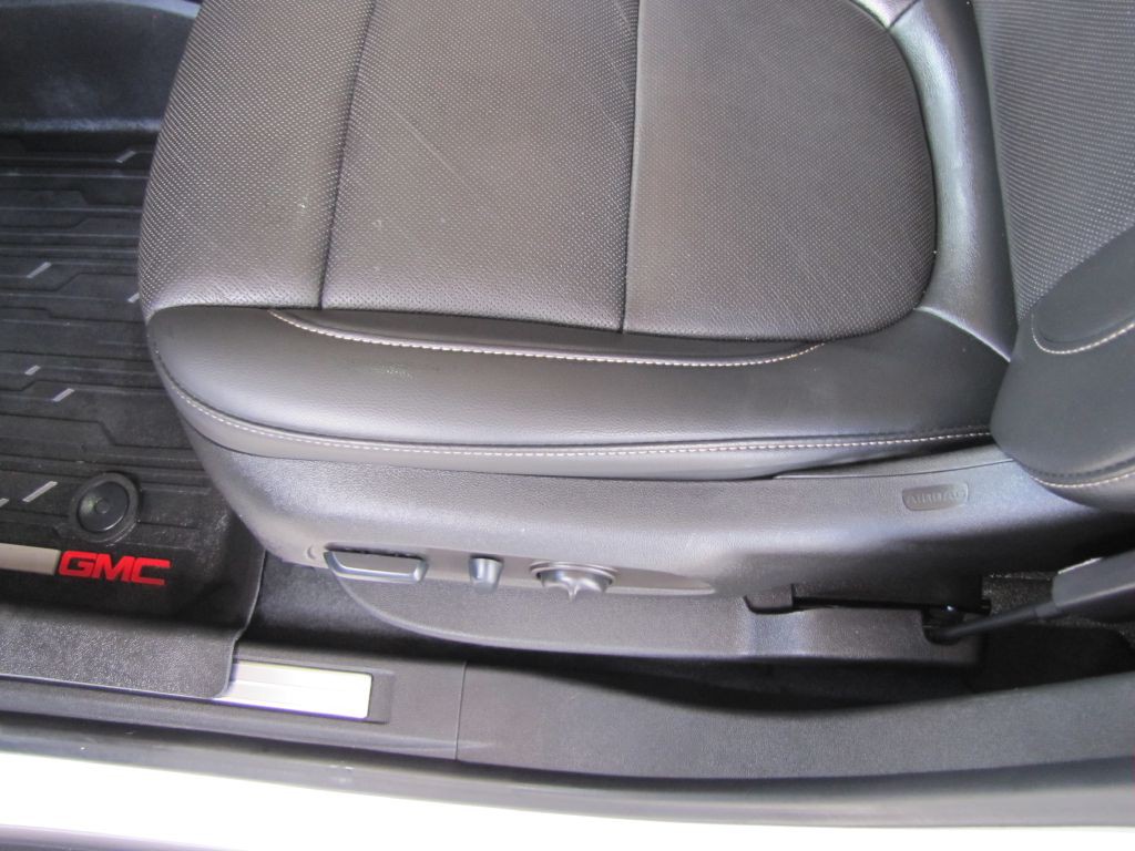 2022 GMC Acadia Image 14