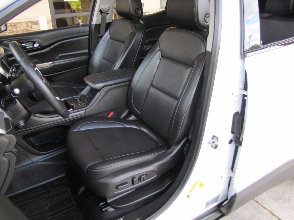 2022 GMC Acadia Image 15