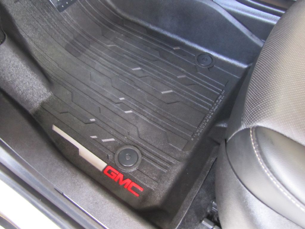 2022 GMC Acadia Image 17