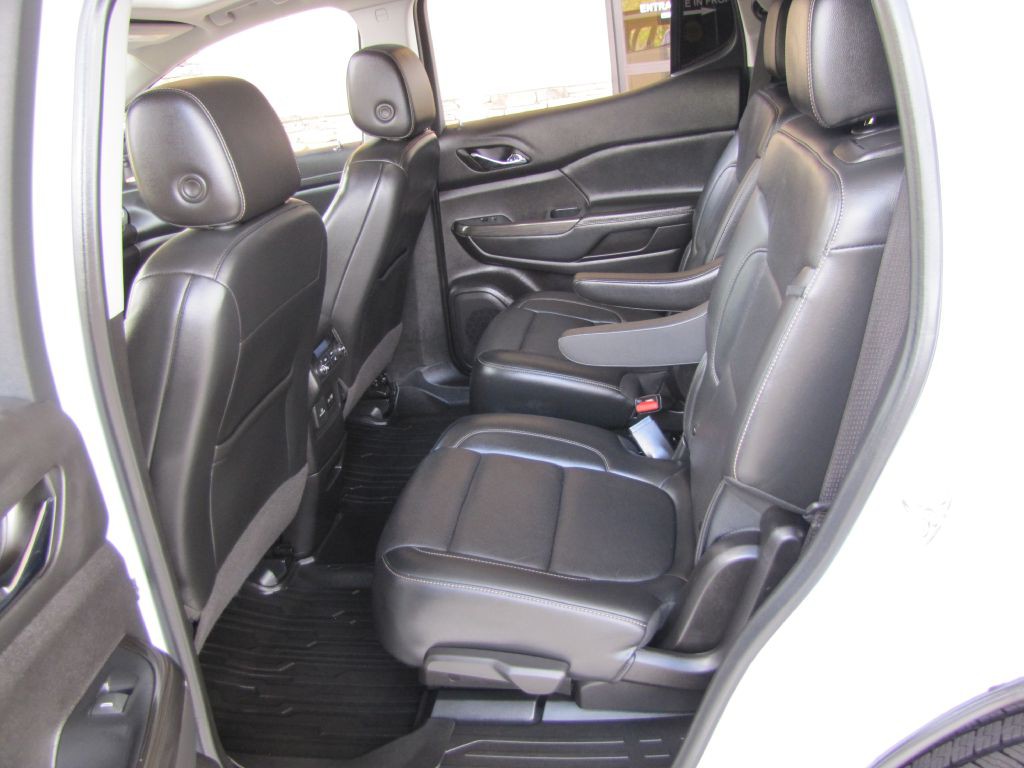 2022 GMC Acadia Image 18