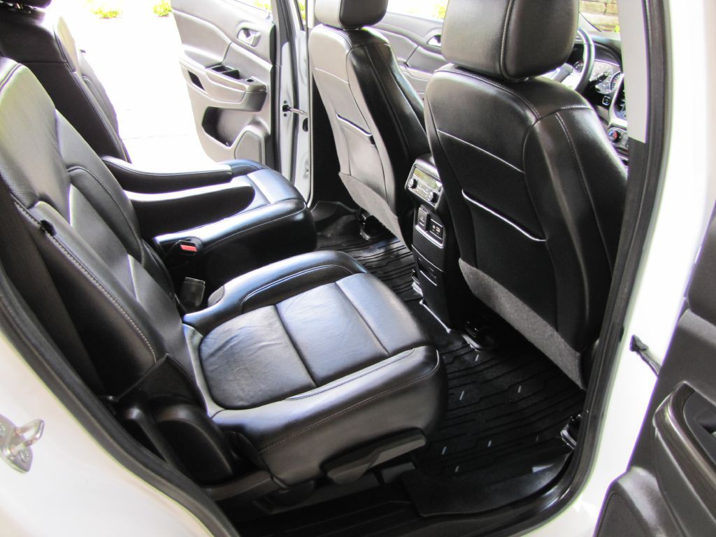 2022 GMC Acadia Image 22