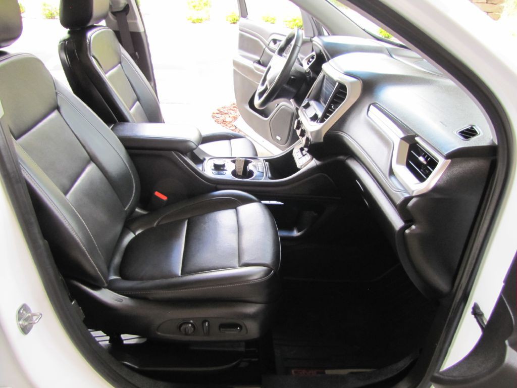 2022 GMC Acadia Image 23