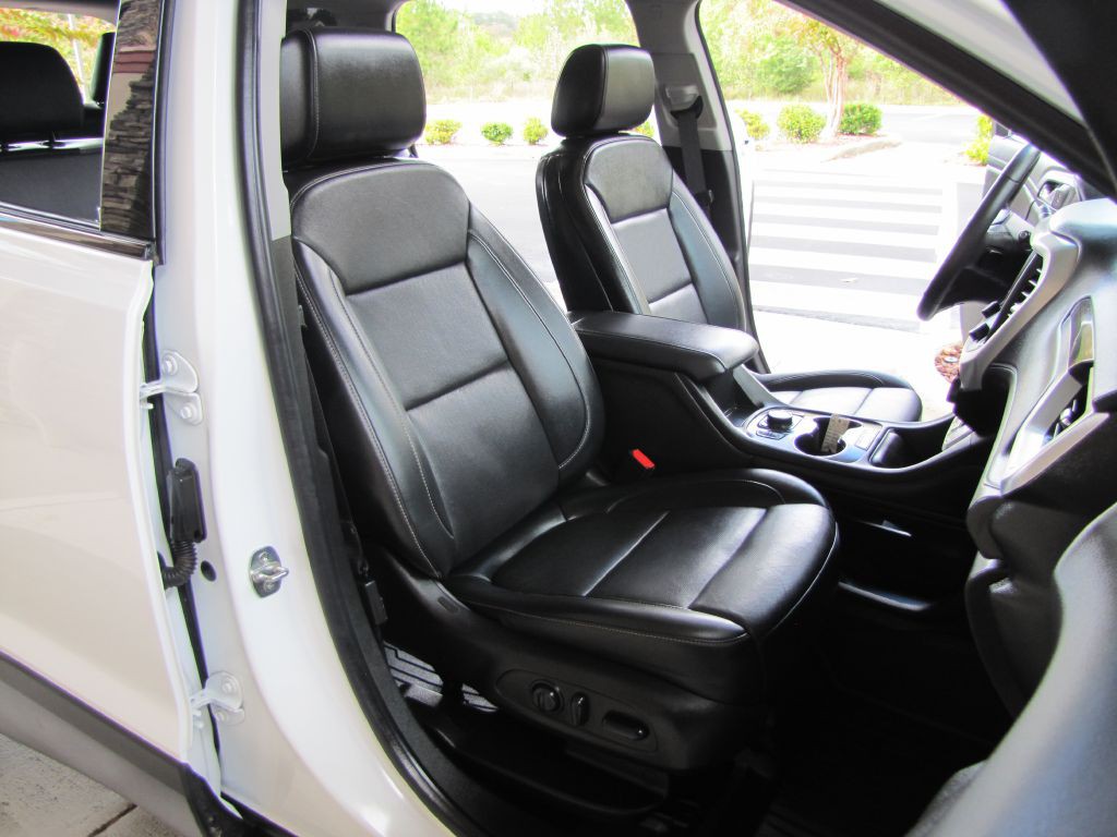 2022 GMC Acadia Image 25