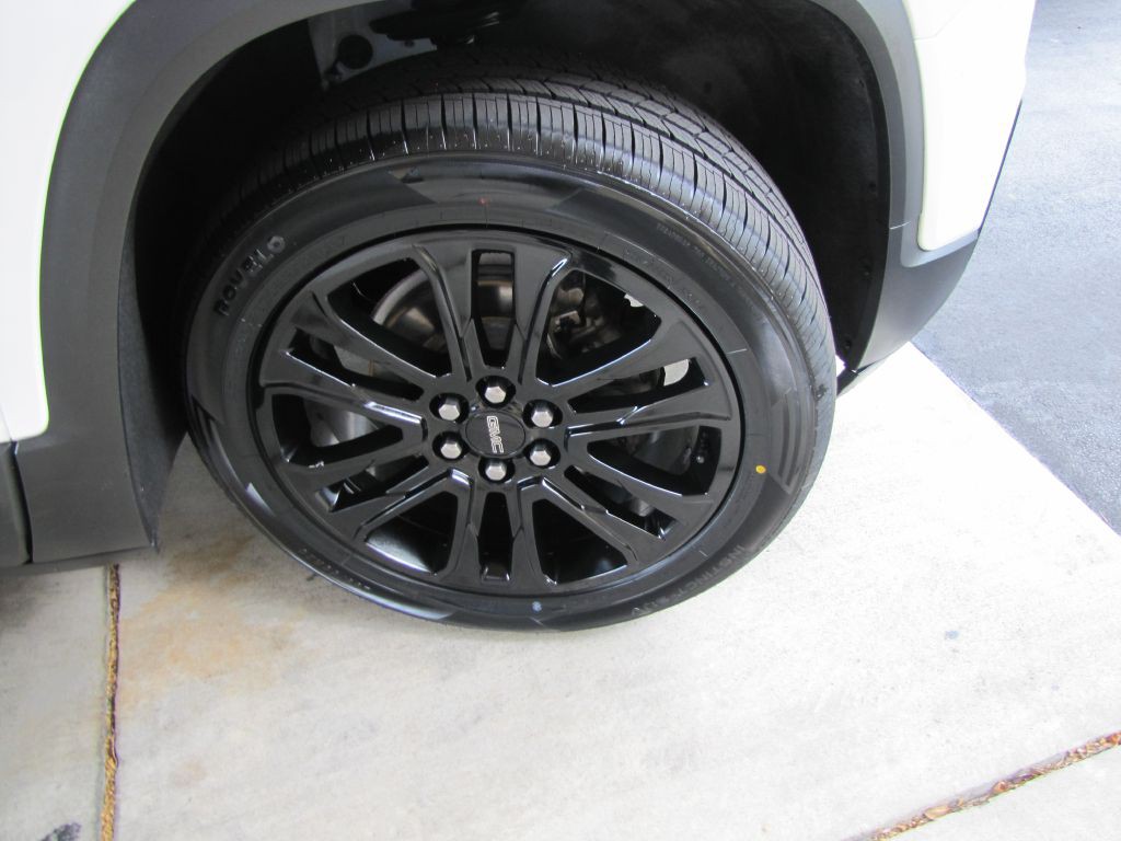 2022 GMC Acadia Image 26