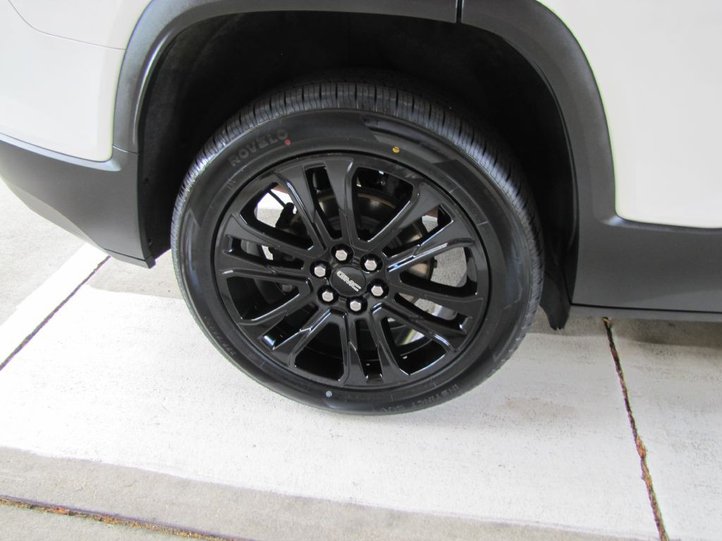 2022 GMC Acadia Image 28