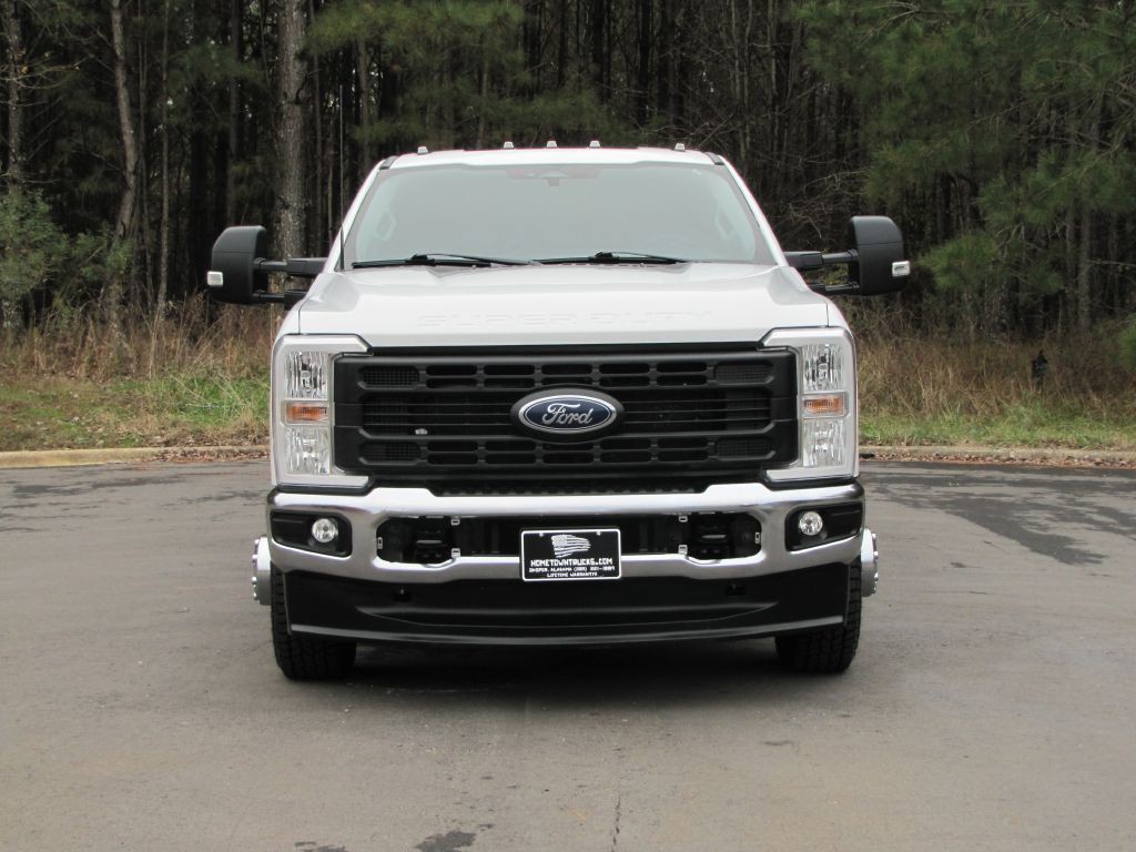 2023 Ford F-350 Image 9