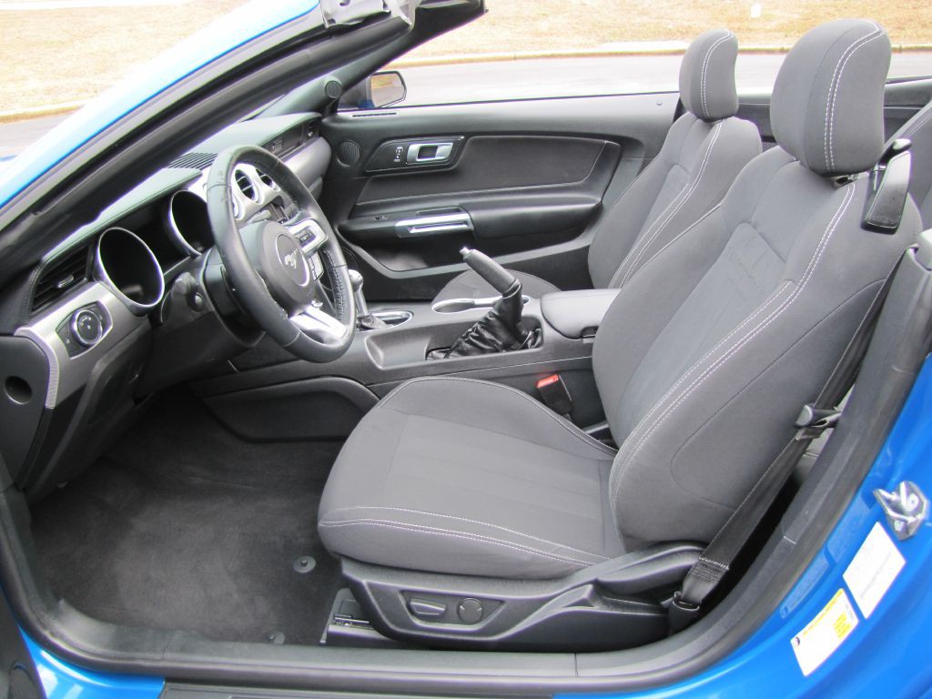 2020 Ford Mustang Image 21