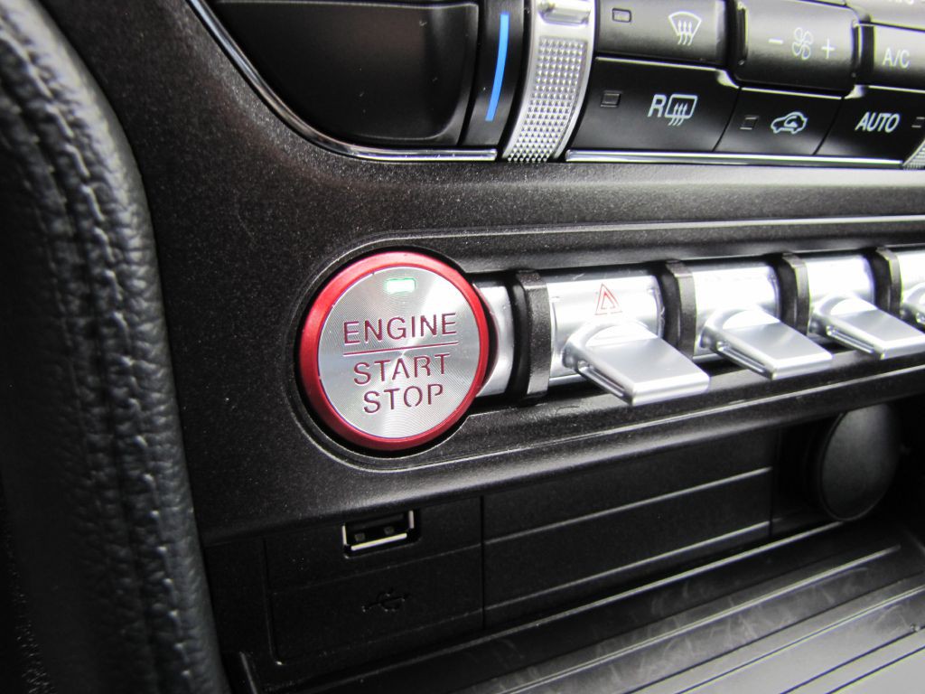 2020 Ford Mustang Image 39