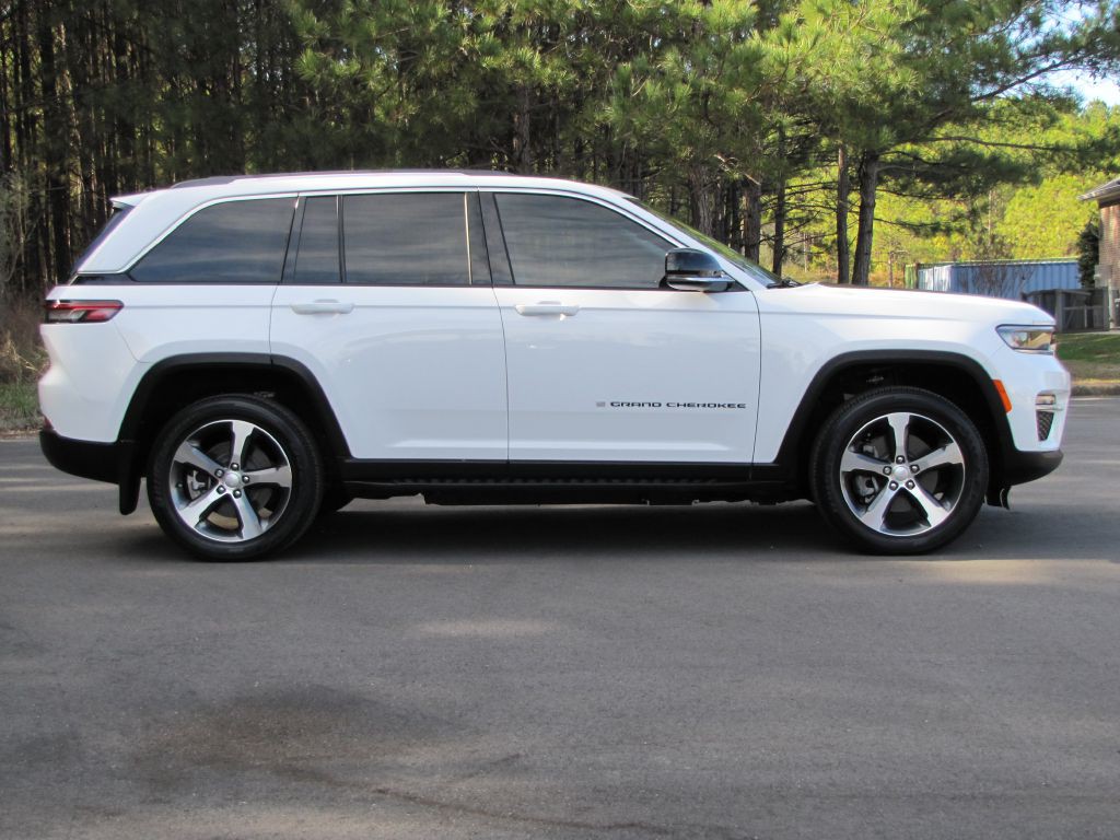 2023 Jeep Grand Cherokee Image 4