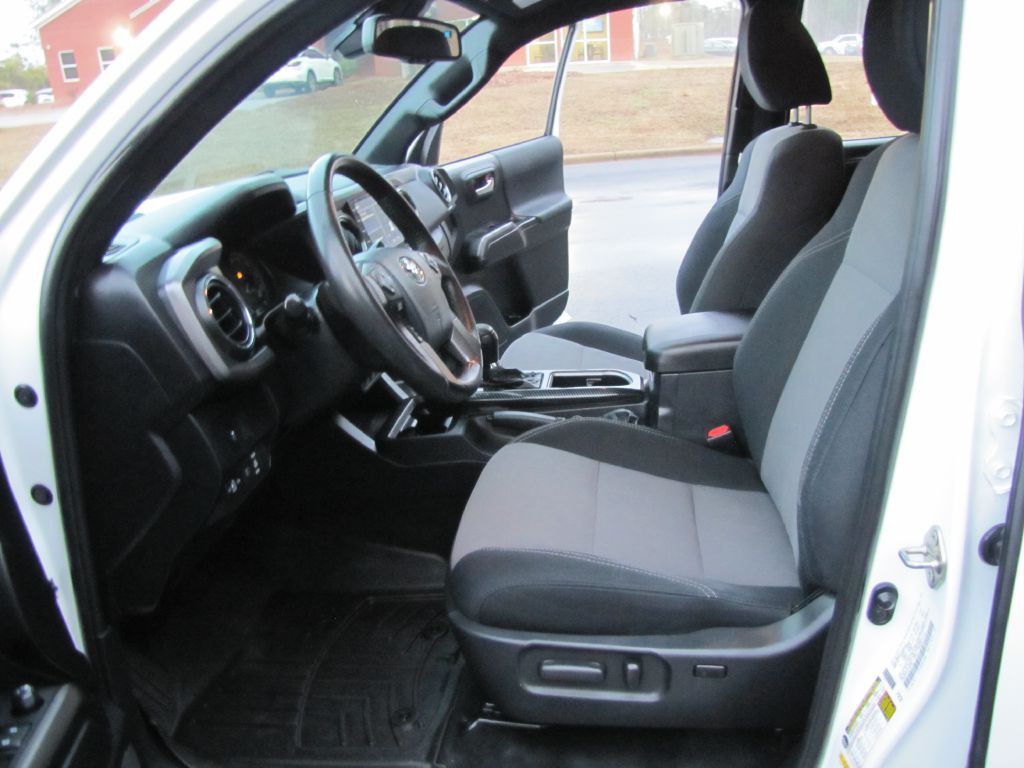 2020 Toyota Tacoma Image 13