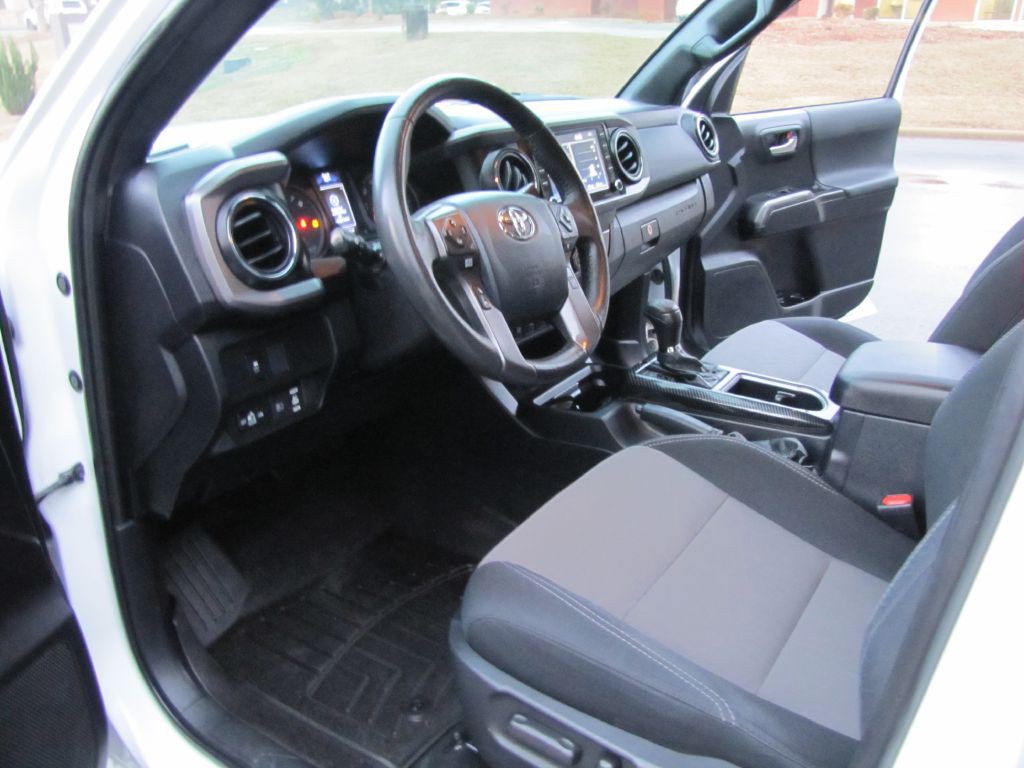 2020 Toyota Tacoma Image 14