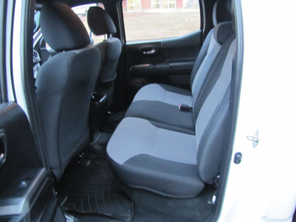 2020 Toyota Tacoma Image 17