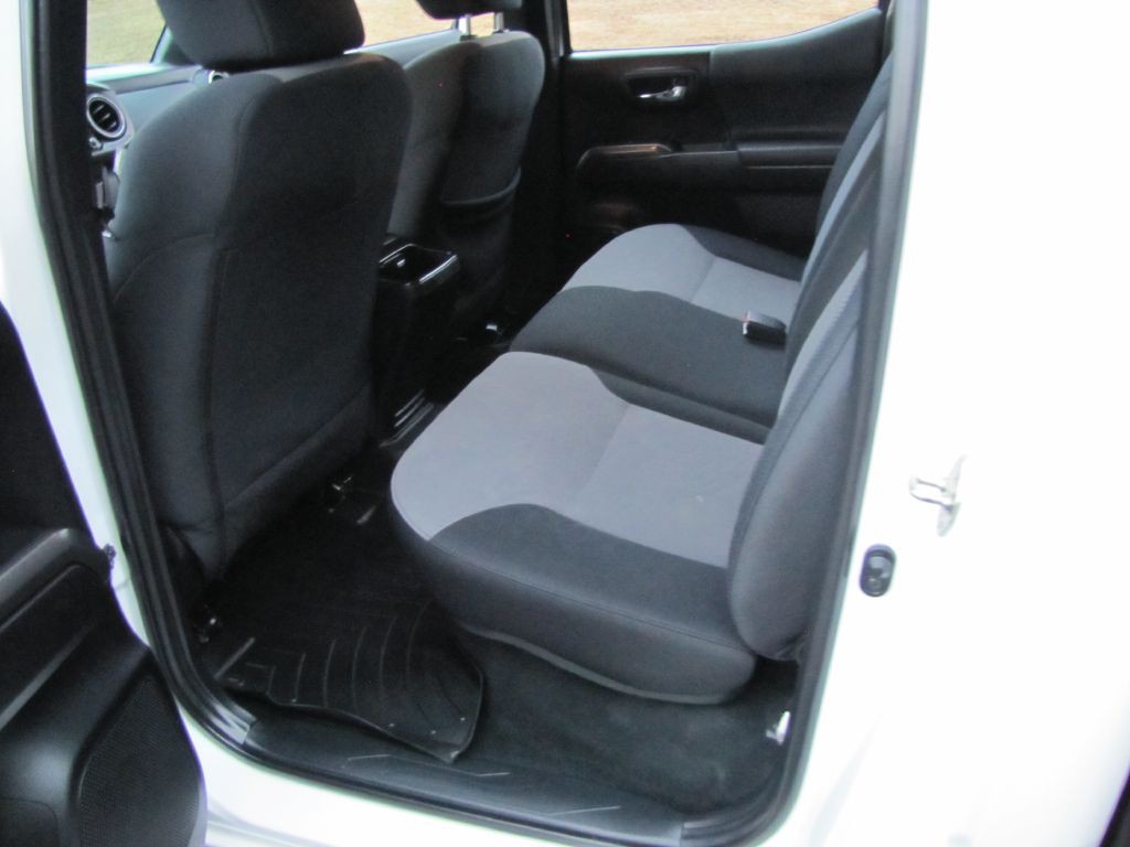 2020 Toyota Tacoma Image 18