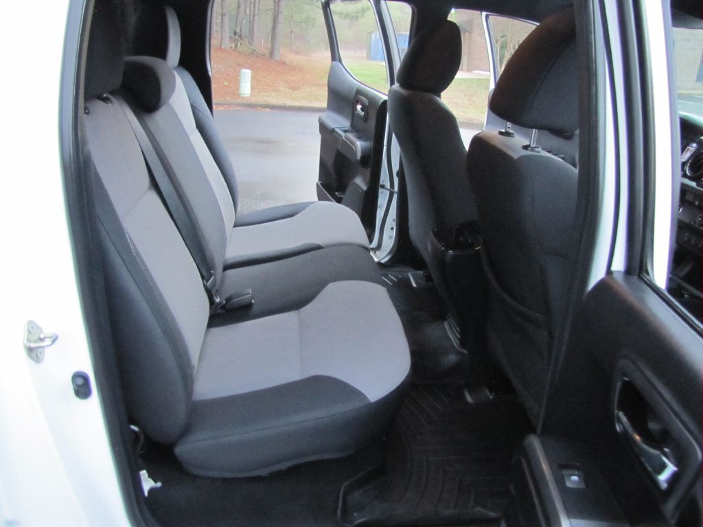 2020 Toyota Tacoma Image 19