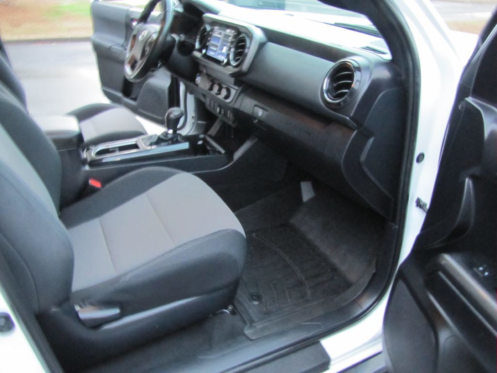 2020 Toyota Tacoma Image 22