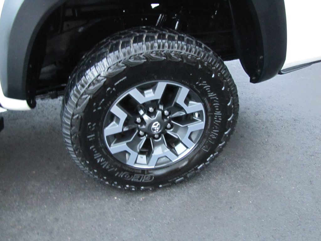 2020 Toyota Tacoma Image 26