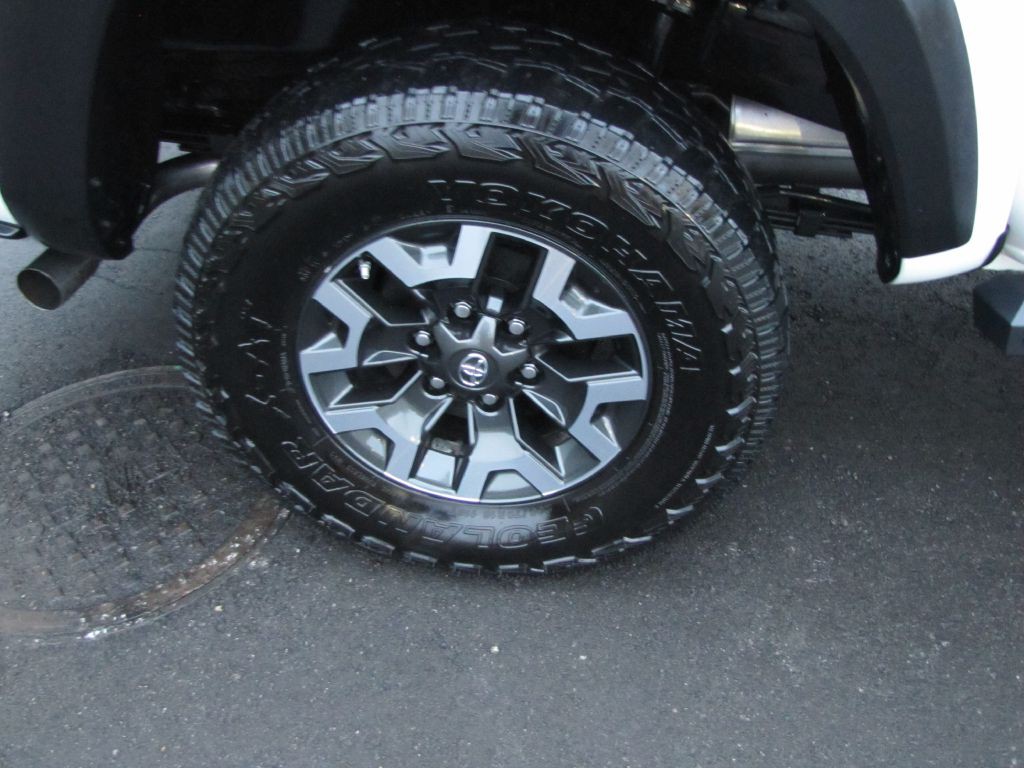 2020 Toyota Tacoma Image 32