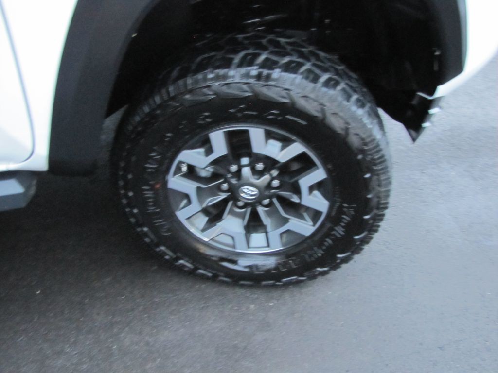 2020 Toyota Tacoma Image 35