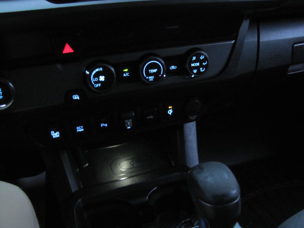 2020 Toyota Tacoma Image 40