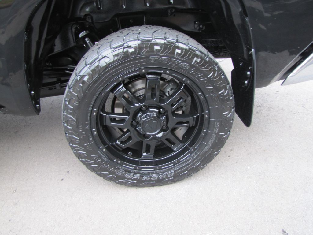 2017 Toyota Tundra Image 25