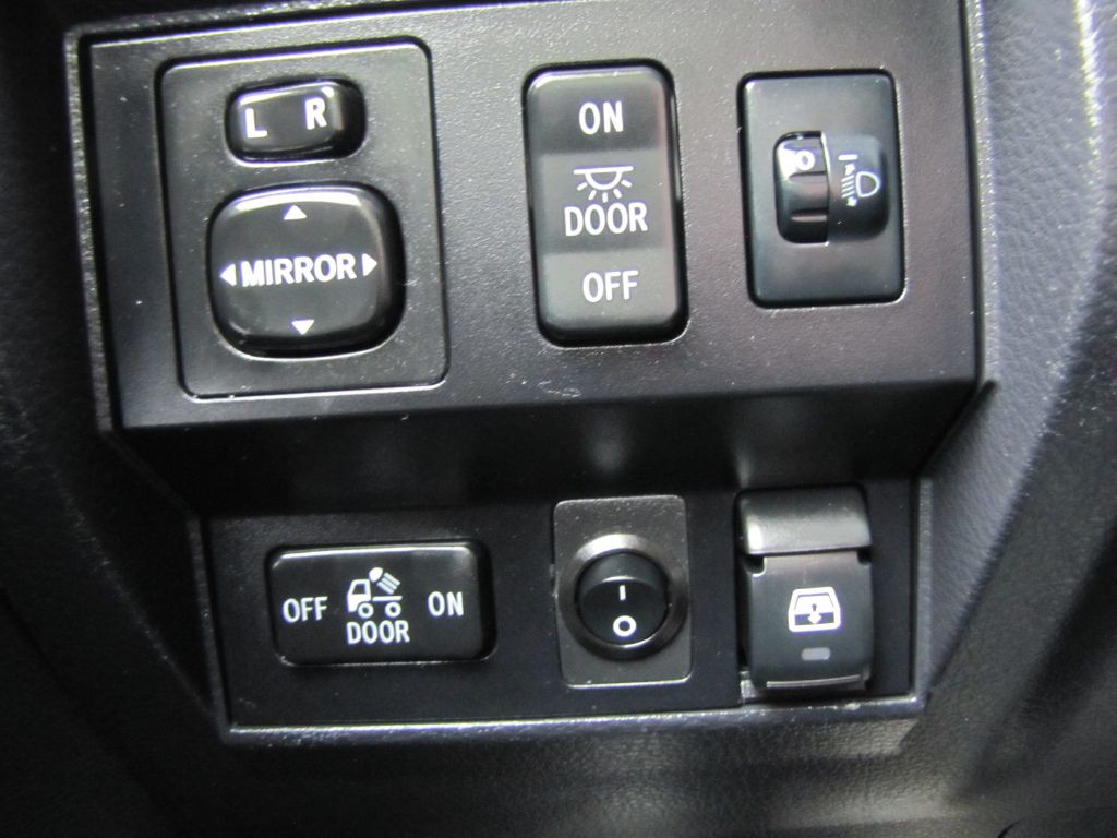 2017 Toyota Tundra Image 44