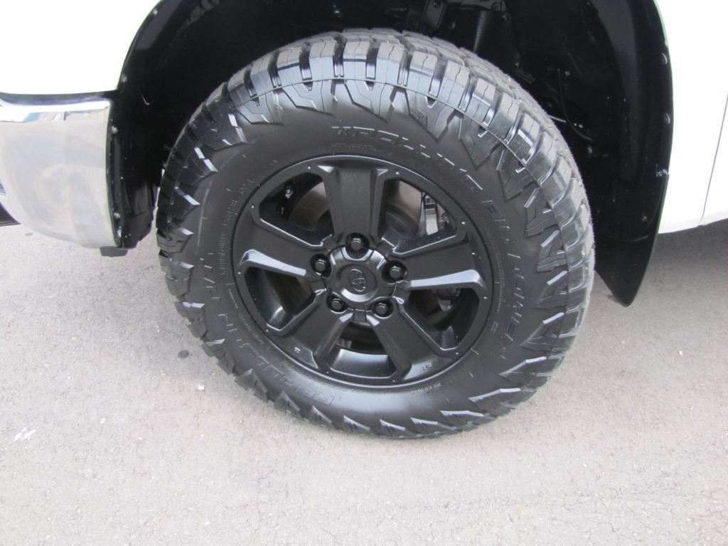 2017 Toyota Tundra Image 23