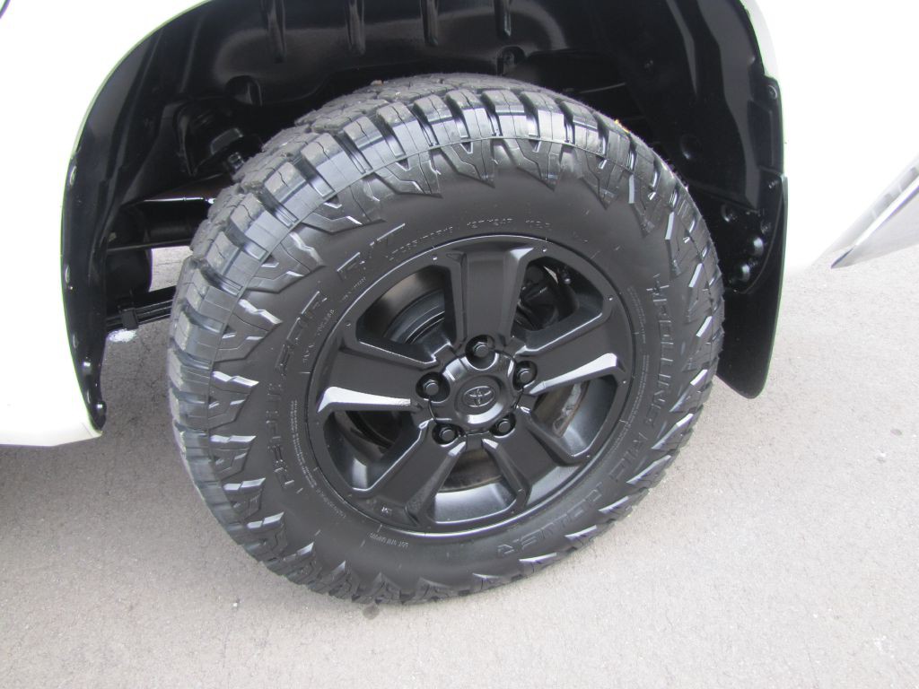 2017 Toyota Tundra Image 25