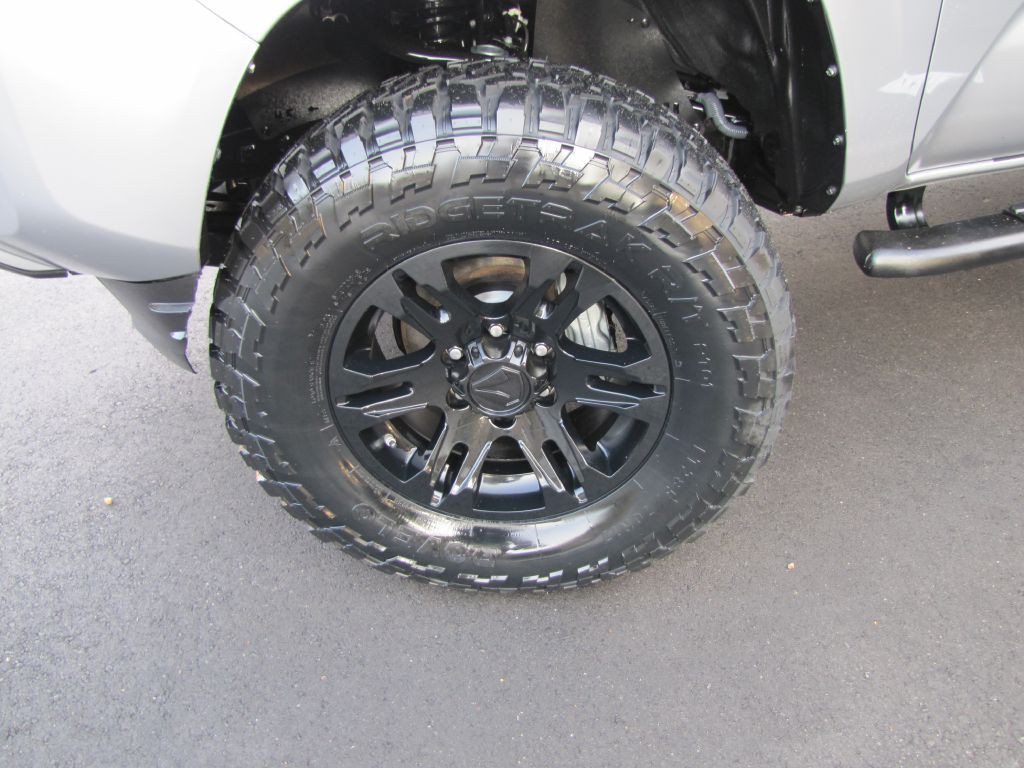 2021 Toyota Tacoma Image 24