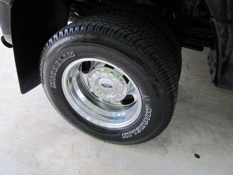 2017 Ford F-350 Image 32