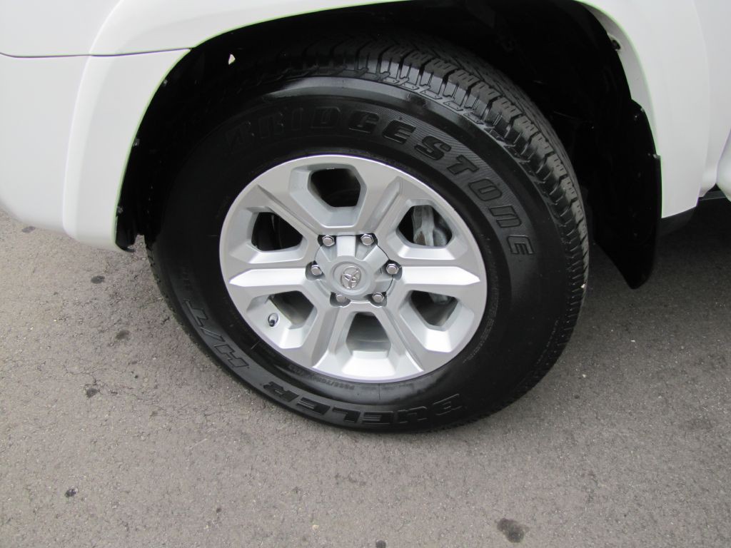 2018 Toyota 4Runner Image 25