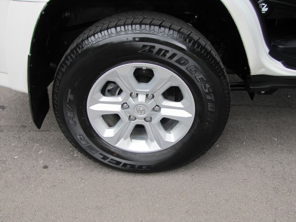 2018 Toyota 4Runner Image 32