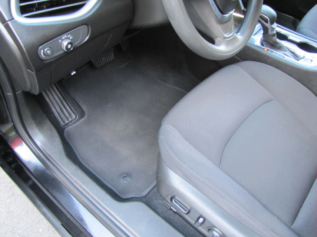2023 Chevrolet Malibu Image 16