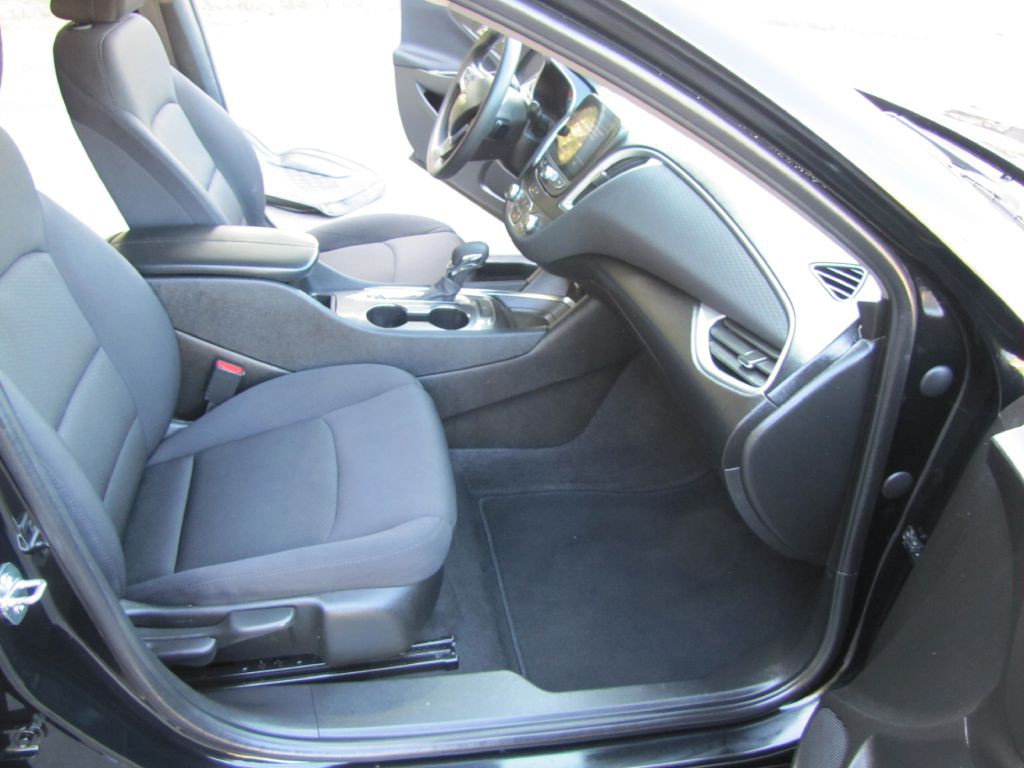 2023 Chevrolet Malibu Image 21