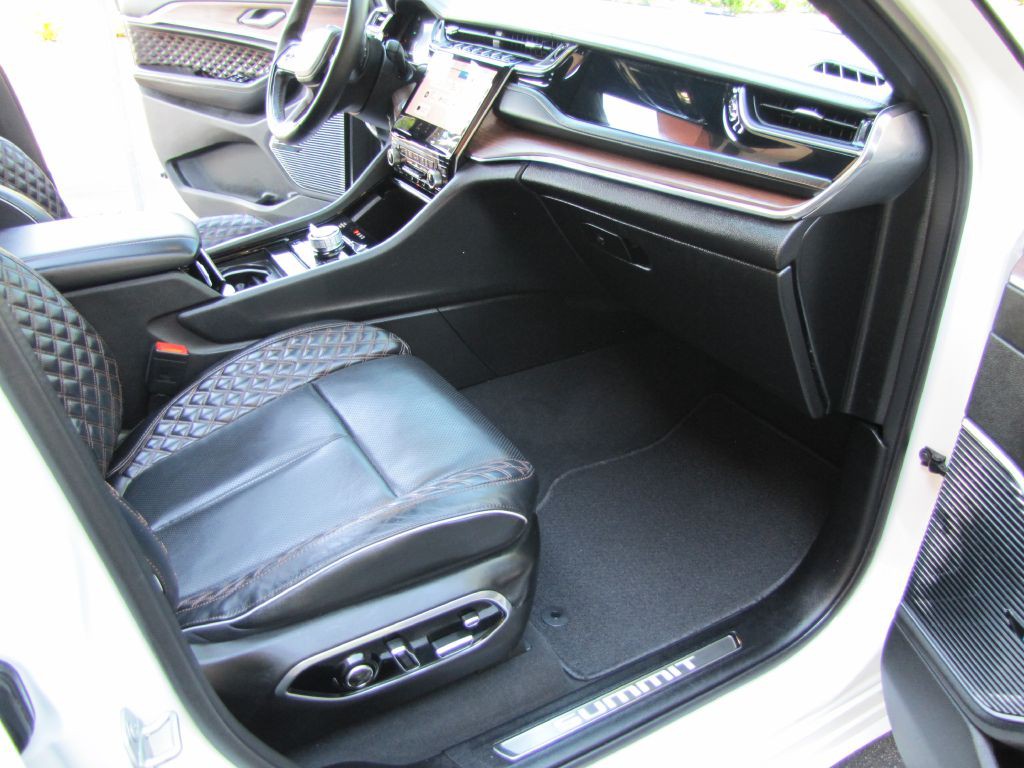 2022 Jeep Grand Cherokee Image 23