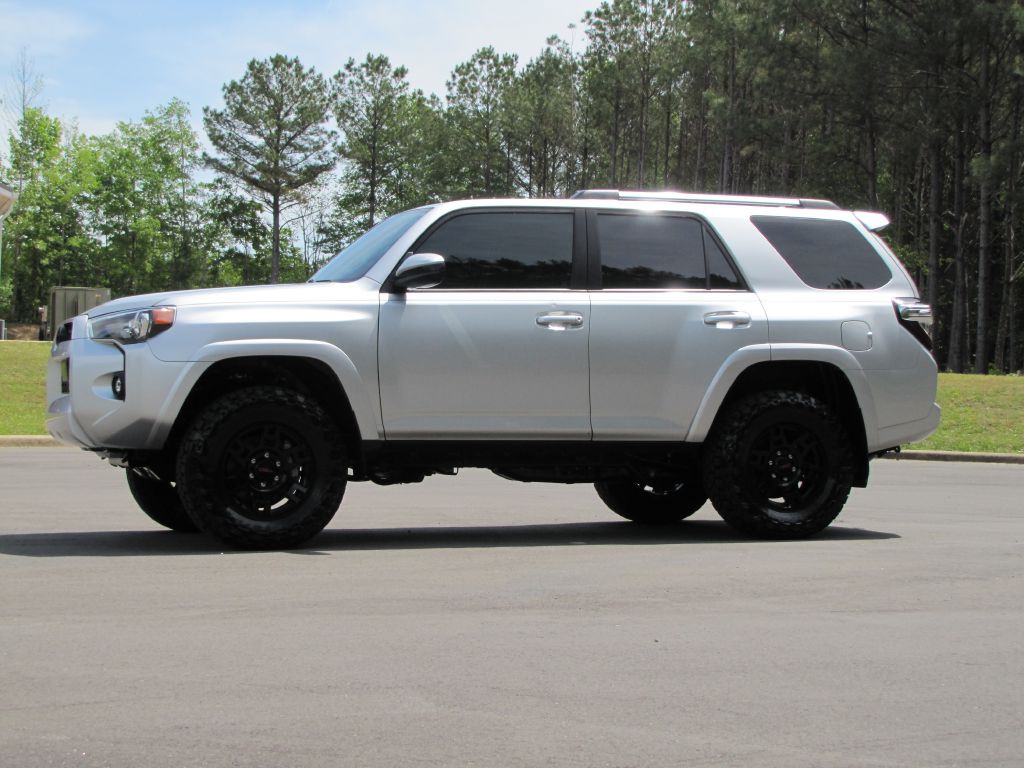 2023 Toyota 4Runner Image 3