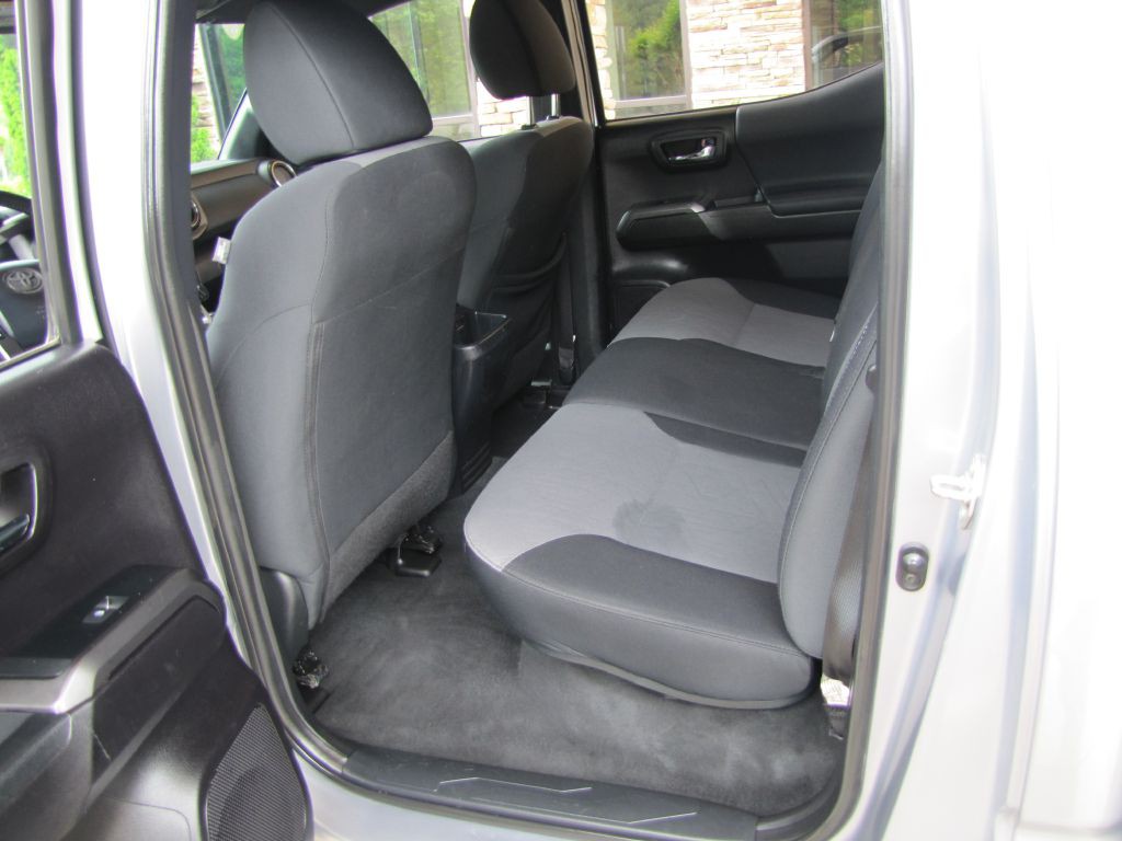 2020 Toyota Tacoma Image 17