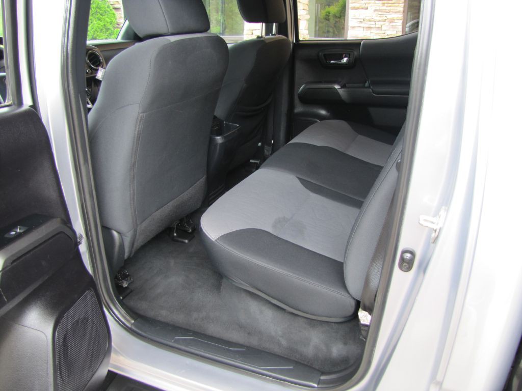 2020 Toyota Tacoma Image 18