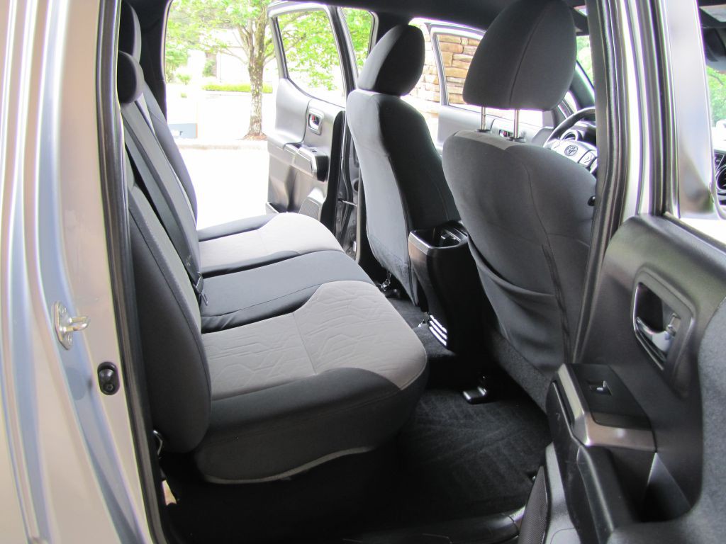 2020 Toyota Tacoma Image 19