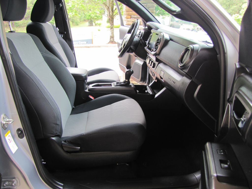 2020 Toyota Tacoma Image 21