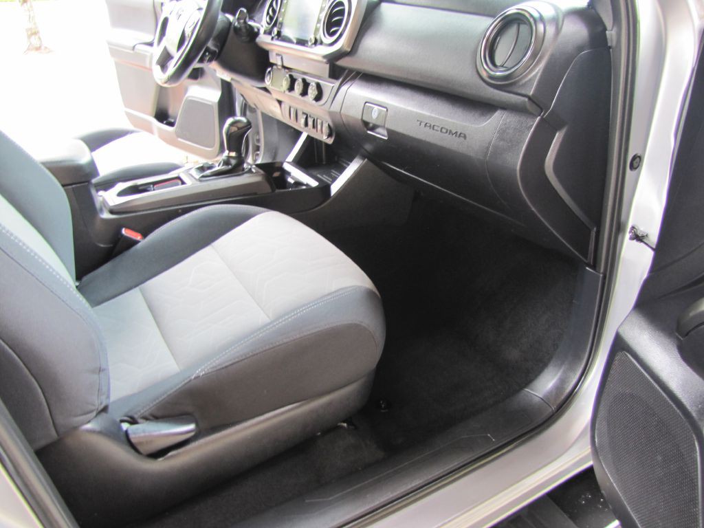 2020 Toyota Tacoma Image 22